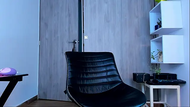 Snapshot of Ricardo_1998 chatting on February 13, 2025, 7:13 am Ricardo 1998 online show from February 13, 2025, 7:13 am