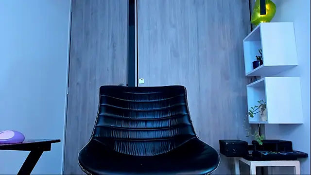 Snapshot of Ricardo_1998 chatting on February 15, 2025, 6:44 am Ricardo 1998 online show from February 15, 2025, 6:44 am