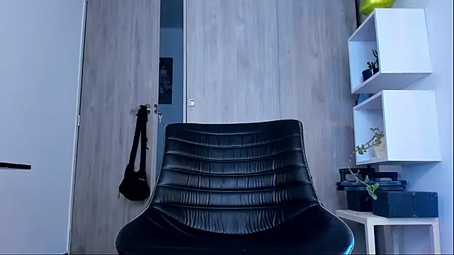 Snapshot of Ricardo_1998 chatting on February 16, 2025, 6:54 am Ricardo 1998 online show from February 16, 2025, 6:54 am