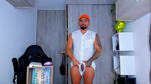 Snapshot of Ricardo_1998 chatting on February 26, 2025, 2:15 am Ricardo 1998 online show from February 26, 2025, 2:15 am