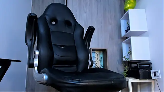 Snapshot of Ricardo_1998 chatting on February 27, 2025, 8:06 am Ricardo 1998 online show from February 27, 2025, 8:06 am