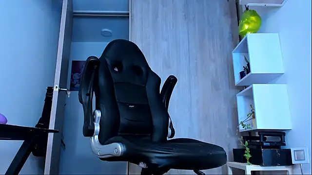 Snapshot of Ricardo_1998 chatting on February 28, 2025, 6:32 am Ricardo 1998 online show from February 28, 2025, 6:32 am