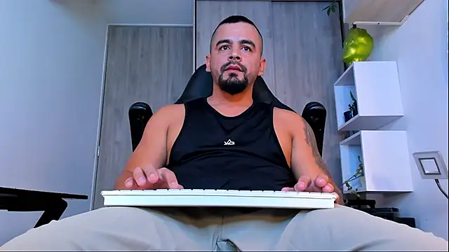 Snapshot of Ricardo_1998 chatting on March 4, 2025, 1:12 am Ricardo 1998 online show from March 4, 2025, 1:12 am