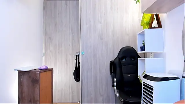 Snapshot of Ricardo_1998 chatting on March 7, 2025, 1:42 am Ricardo 1998 online show from March 7, 2025, 1:42 am