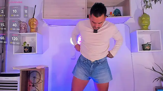 Snapshot of Ricardo_1998 chatting on October 14, 2025, 1:28 am Ricardo 1998 online show from October 14, 2025, 1:28 am