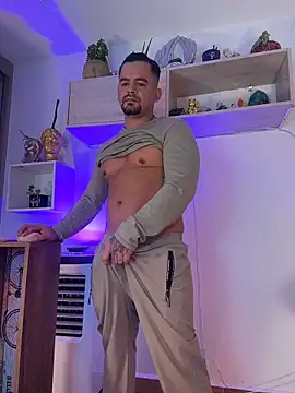 Snapshot of Ricardo_1998 chatting on October 24, 2025, 1:57 am Ricardo 1998 online show from October 24, 2025, 1:57 am