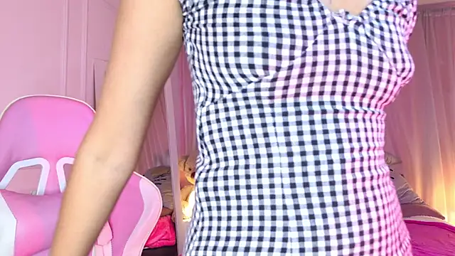 Lyna love online show from October 14, 2025, 8:20 pm