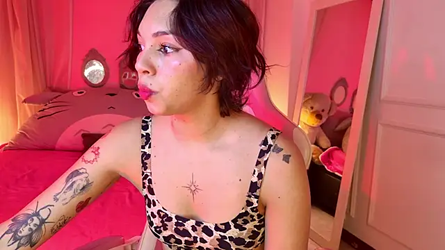 Lyna love online show from October 21, 2025, 9:04 pm