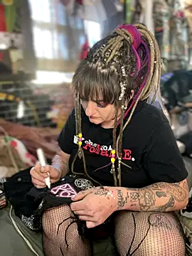 1-800-FUCKYOU online show from September 19, 2025, 2:07 pm