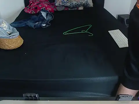 jeancarloscum12 online show from December 17, 2025, 8:04 pm