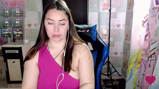 Snapshot of Korolek12 chatting on February 3, 2025, 8:02 am Korolek12 online show from February 3, 2025, 8:02 am