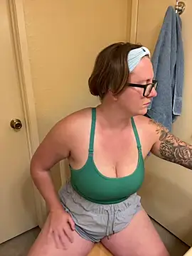 Lizzyloo online show from December 16, 2024, 5:22 pm