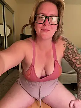 Lizzyloo online show from February 3, 2025, 2:02 pm