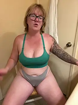 Lizzyloo online show from February 11, 2025, 1:10 am