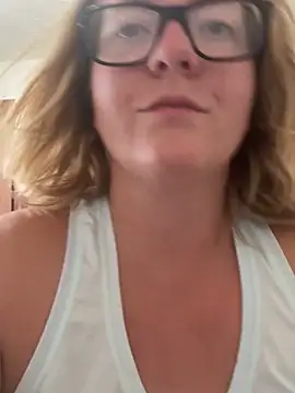 Lizzyloo online show from September 19, 2025, 4:18 pm