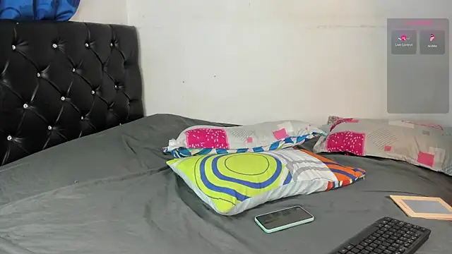 meelisaa online show from November 12, 2025, 3:29 am