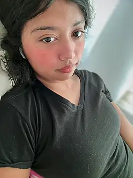 Snapshot of Peach_Girll chatting on July 15, 2026, 8:25 pm Peach Girll online show from July 15, 2026, 8:25 pm