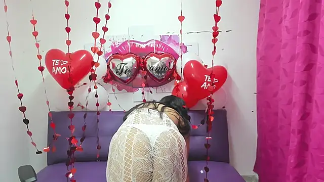 Cloe 35 online show from February 11, 2025, 9:35 pm