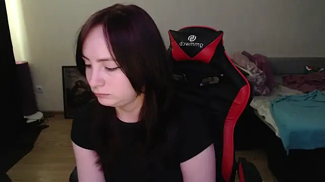 Laralianna online show from April 24, 2026, 8:39 am