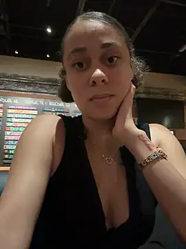 Snapshot of rennibear chatting on July 2, 2026, 4:51 am rennibear online show from July 2, 2026, 4:51 am
