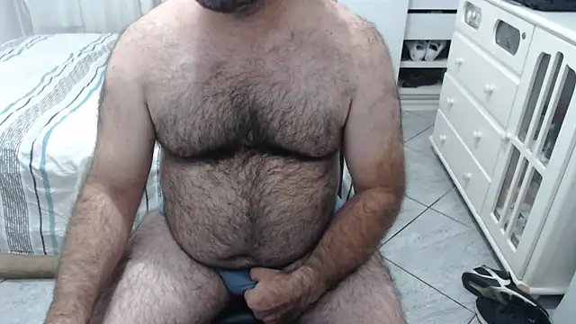 Snapshot of MysterBearMG chatting on April 16, 2026, 11:29 pm MysterBearMG online show from April 16, 2026, 11:29 pm