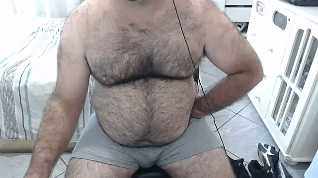 Snapshot of MysterBearMG chatting on April 19, 2026, 6:54 pm MysterBearMG online show from April 19, 2026, 6:54 pm