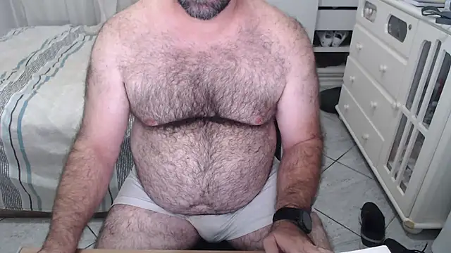 Snapshot of MysterBearMG chatting on April 28, 2026, 12:09 am MysterBearMG online show from April 28, 2026, 12:09 am