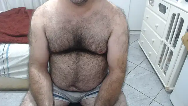 Snapshot of MysterBearMG chatting on May 15, 2026, 11:12 pm MysterBearMG online show from May 15, 2026, 11:12 pm