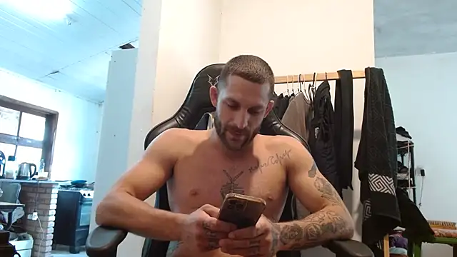 Snapshot of surfdog_95 chatting on October 24, 2025, 4:47 pm surfdog 95 online show from October 24, 2025, 4:47 pm