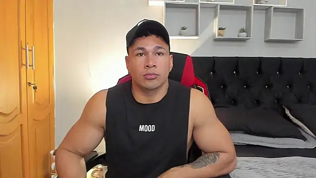 tyler hank01 online show from April 10, 2026, 10:47 pm