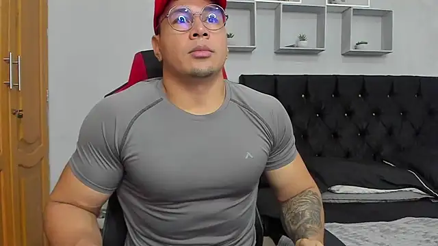 tyler hank01 online show from June 14, 2026, 3:36 pm