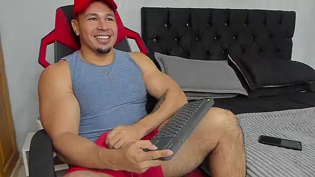 tyler hank01 online show from July 17, 2026, 8:35 pm