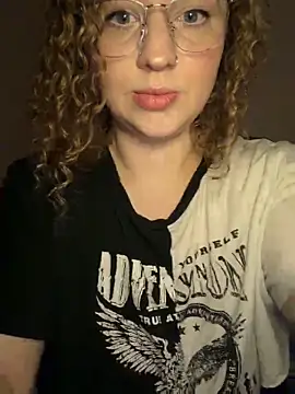 EmmieRae online show from November 4, 2025, 12:26 pm