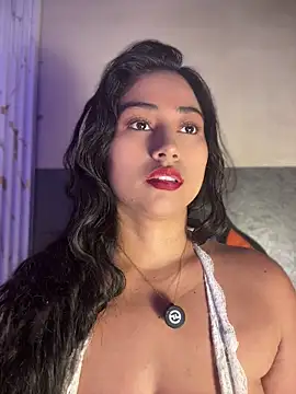 Snapshot of Valentinne_z chatting on June 3, 2026, 10:29 am Valentinne z online show from June 3, 2026, 10:29 am