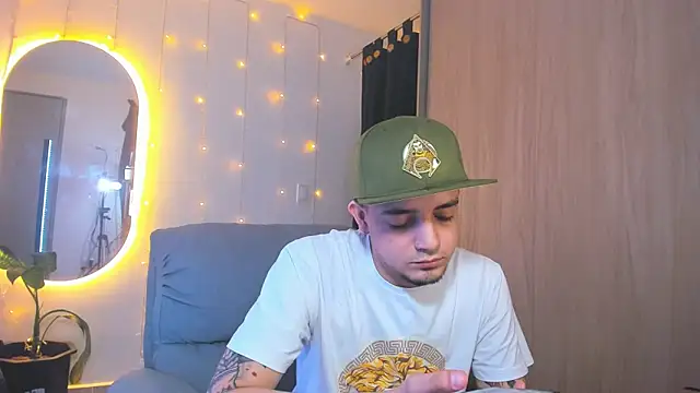 alejandro calderon1 online show from December 28, 2024, 5:44 am