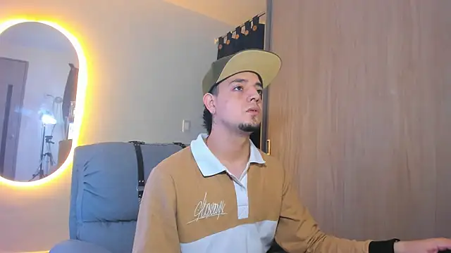 alejandro calderon1 online show from January 19, 2025, 4:22 am