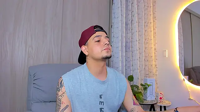 alejandro calderon1 online show from September 12, 2025, 4:45 am