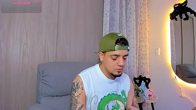 alejandro calderon1 online show from October 17, 2025, 3:10 am