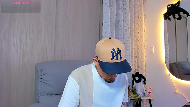 alejandro calderon1 online show from October 26, 2025, 4:51 am