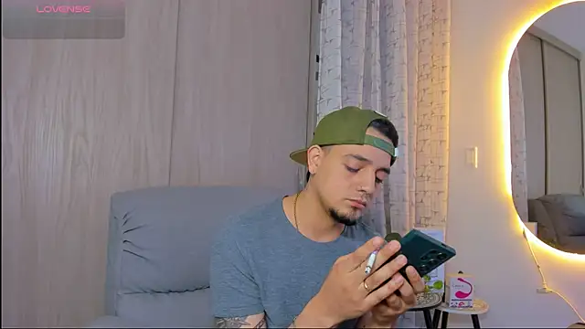 alejandro calderon1 online show from November 7, 2025, 6:02 am