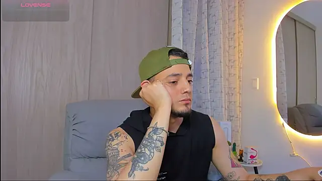 alejandro calderon1 online show from November 12, 2025, 5:30 am