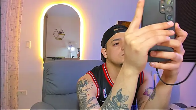 alejandro calderon1 online show from February 23, 2026, 3:37 am