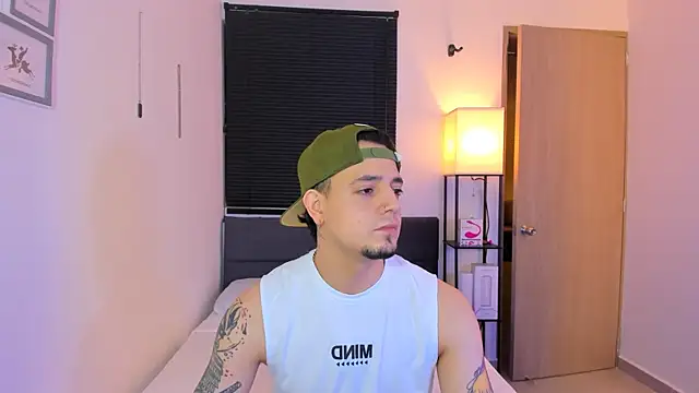 Snapshot of alejandro_calderon1 chatting on April 23, 2026, 6:58 am alejandro calderon1 online show from April 23, 2026, 6:58 am
