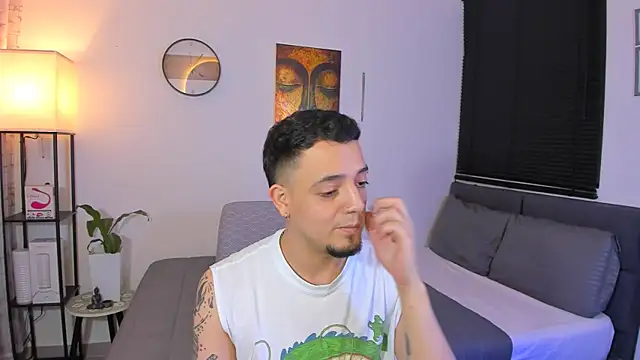 Snapshot of alejandro_calderon1 chatting on May 20, 2026, 1:56 am alejandro calderon1 online show from May 20, 2026, 1:56 am