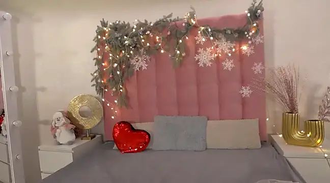 Snapshot of Edenne chatting on December 20, 2024, 1:11 pm Edenne online show from December 20, 2024, 1:11 pm