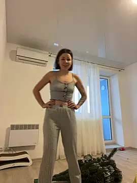 Snapshot of Edenne chatting on December 22, 2024, 6:49 am Edenne online show from December 22, 2024, 6:49 am