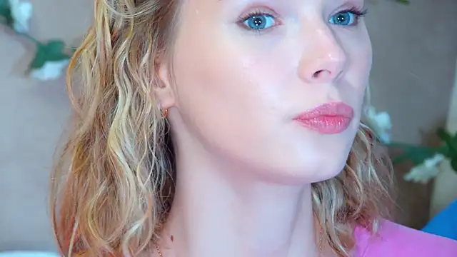 GentleRossi online show from April 15, 2026, 3:19 pm