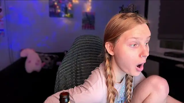 Chanel Gill online show from December 17, 2025, 6:36 pm