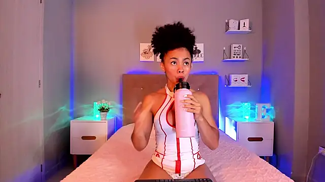 EmilyCoast-1 online show from December 15, 2024, 1:11 pm