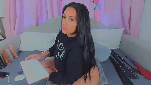 MeghanXO online show from September 28, 2025, 1:38 pm